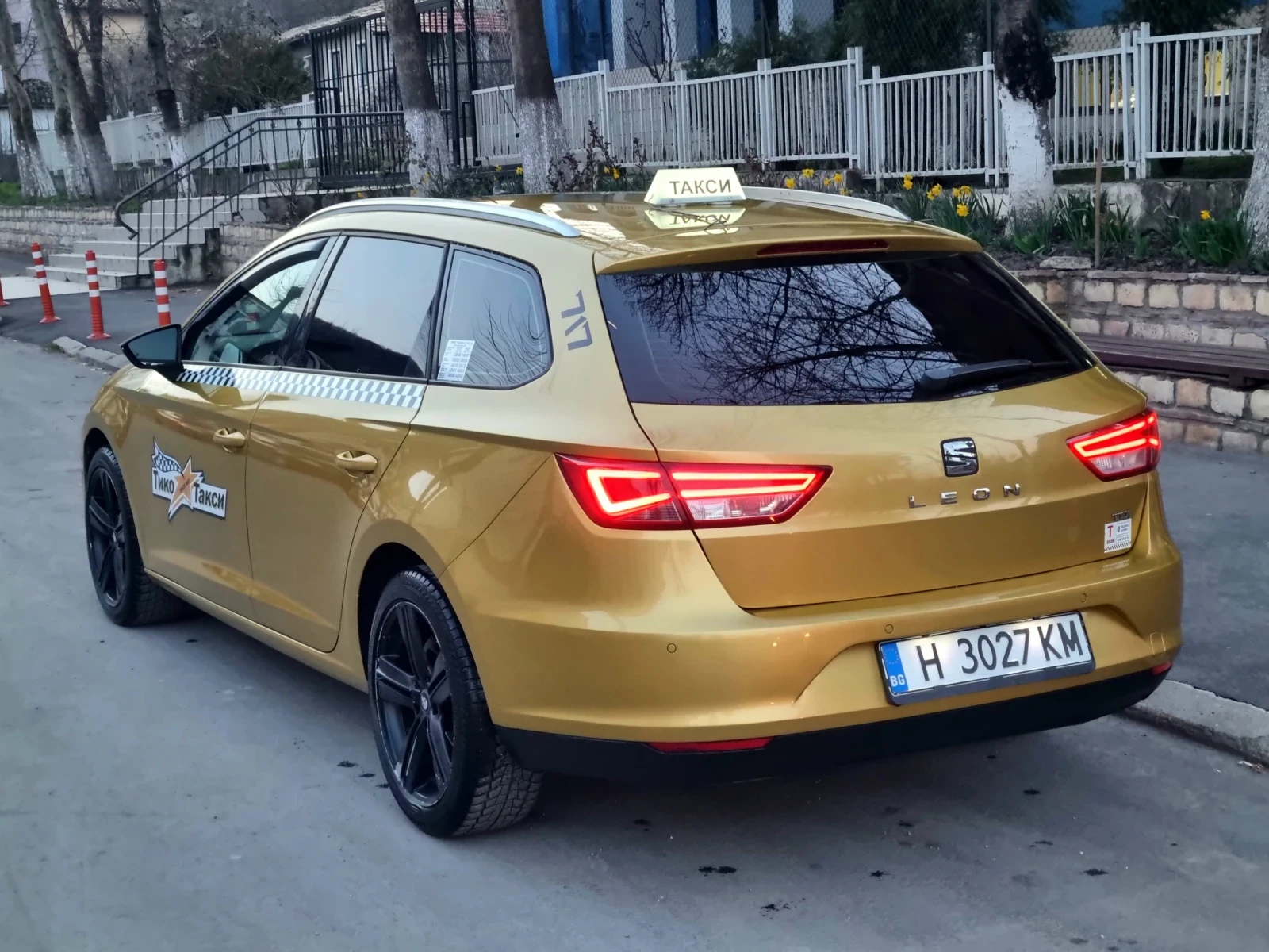 Seat Leon 1.6 TDI 110к.с. DSG, снимка 4 - Автомобили и джипове - 54208124