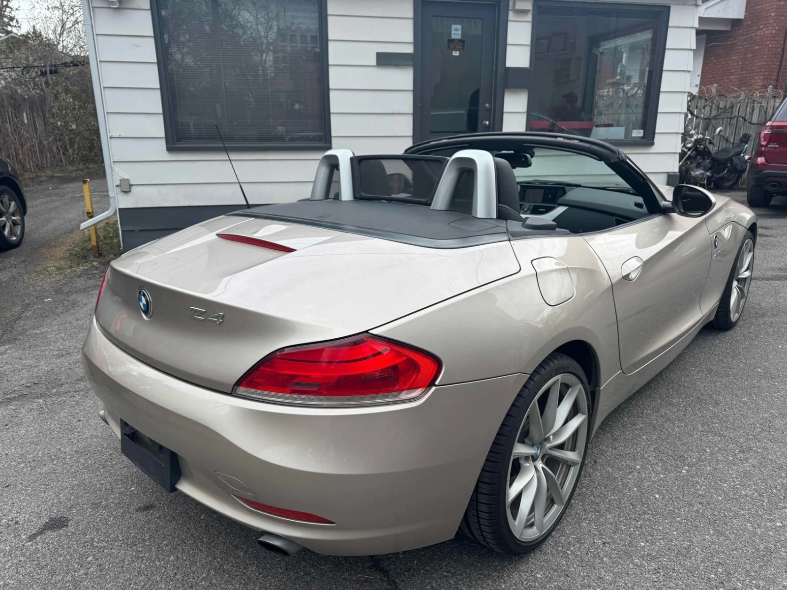 BMW Z4 sDrive35i/Keyless/Camera, снимка 7 - Автомобили и джипове - 54394088