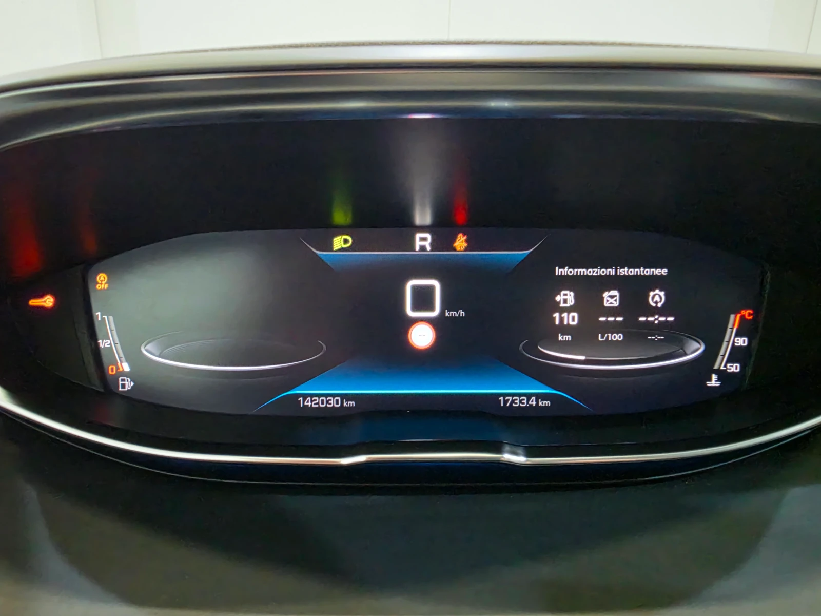 Peugeot 3008 1.5 BlueHDI Allure Aut. LED I-Cockpit, снимка 10 - Автомобили и джипове - 55136176