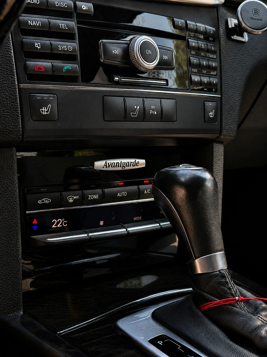 Mercedes-Benz E 220 CDI Avantgarde, снимка 9 - Автомобили и джипове - 56297546