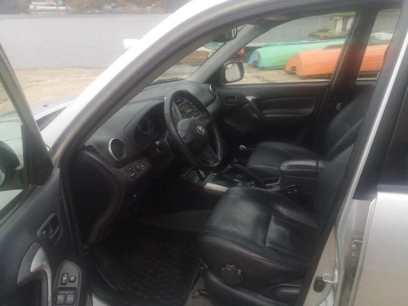 Toyota Rav4, снимка 9 - Автомобили и джипове - 48039075