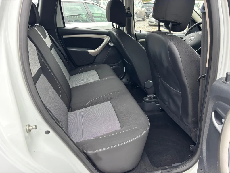 Dacia Duster 1.6 i   4x4, снимка 15 - Автомобили и джипове - 51912048