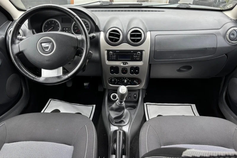 Dacia Duster 1.6 i   4x4, снимка 17 - Автомобили и джипове - 51912048