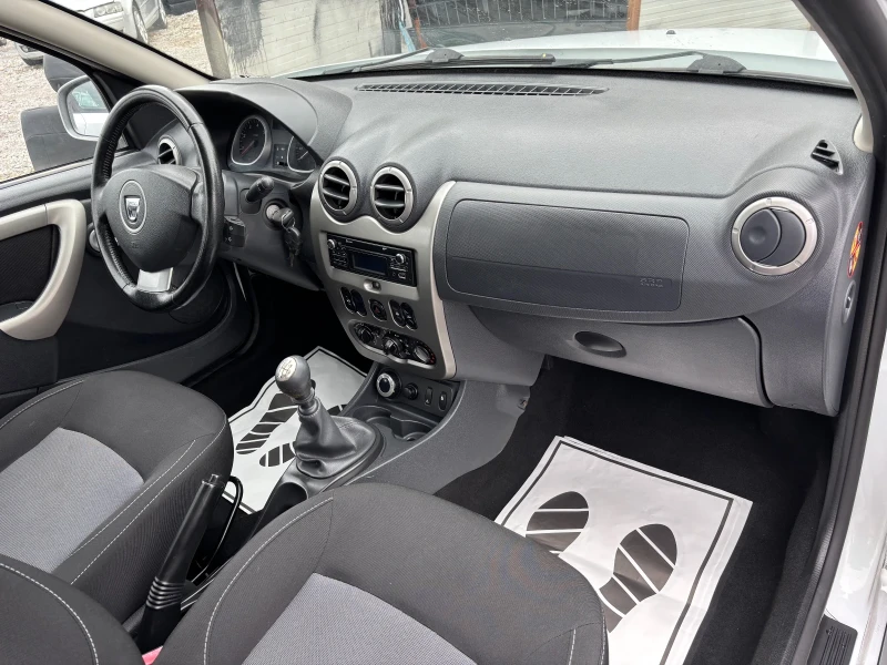 Dacia Duster 1.6 i   4x4, снимка 8 - Автомобили и джипове - 51912048