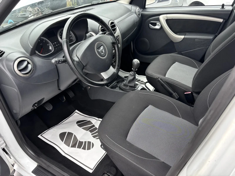 Dacia Duster 1.6 i   4x4, снимка 7 - Автомобили и джипове - 51912048