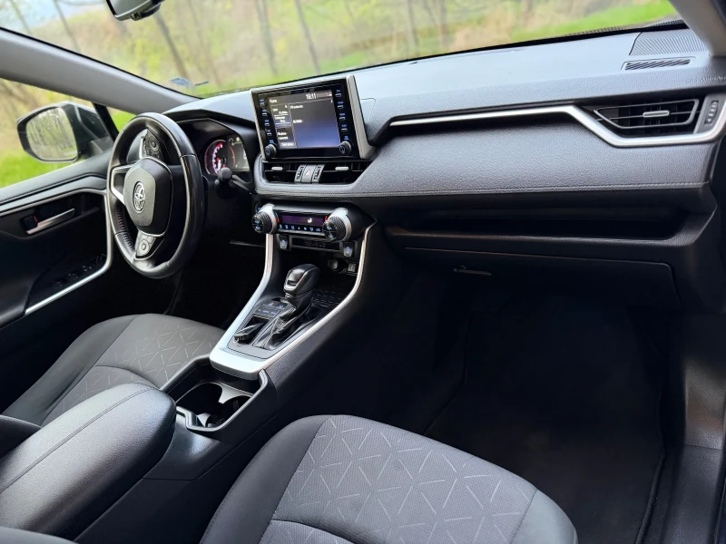 Toyota Rav4 2.0i-175hp AWD Active - Lane Assist/Distronic, снимка 10 - Автомобили и джипове - 52794189