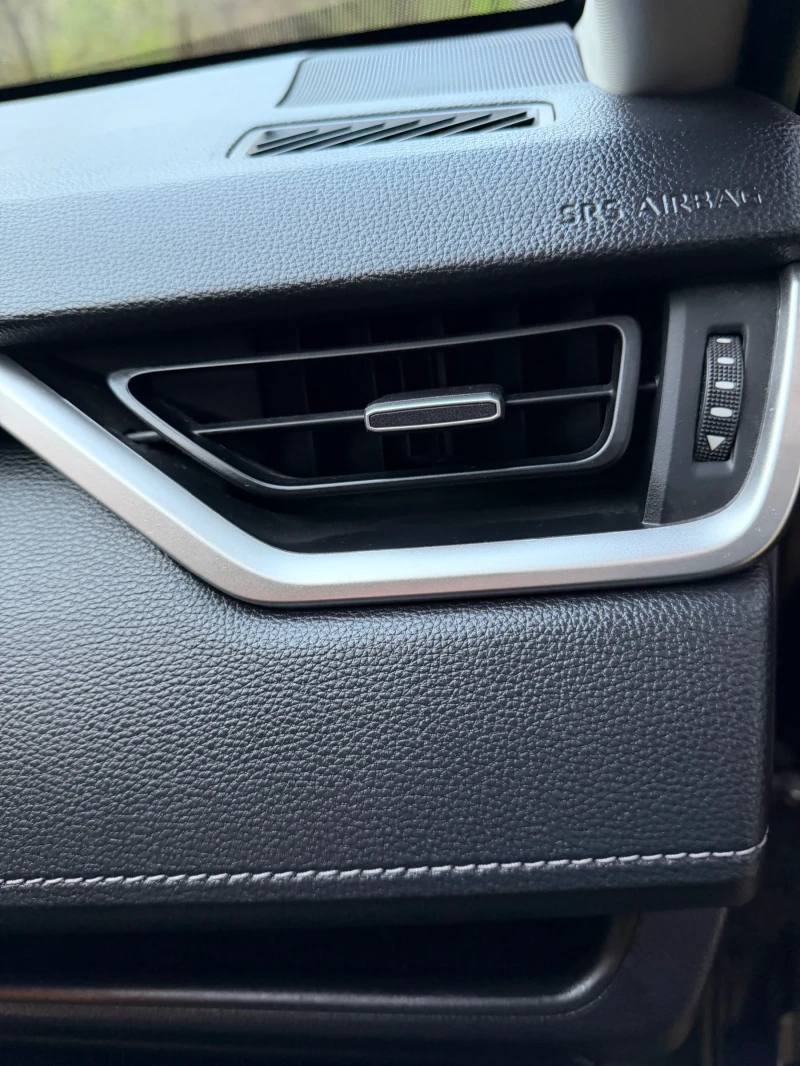 Toyota Rav4 2.0i-175hp AWD Active - Lane Assist/Distronic, снимка 11 - Автомобили и джипове - 52794189