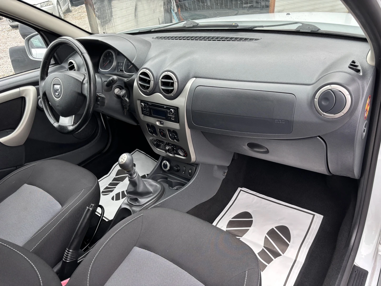 Dacia Duster 1.6 i   4x4 - изображение 8