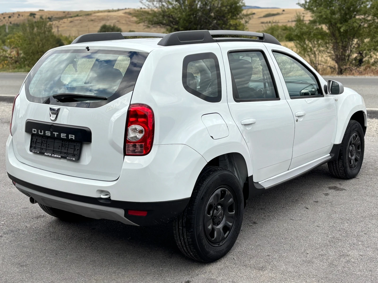 Dacia Duster 1.6 i   4x4 - изображение 3