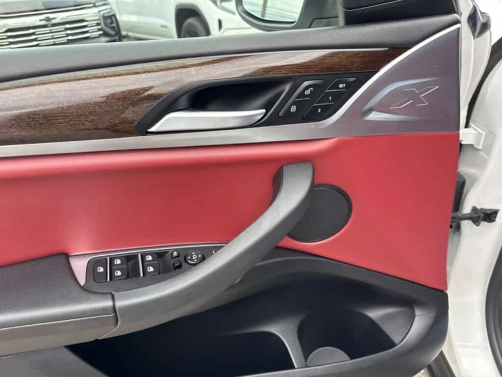 BMW X3 * xDrive30i RED INTERIOR| PREMIUM PKG * CARFAX * Ц, снимка 10 - Автомобили и джипове - 53935914