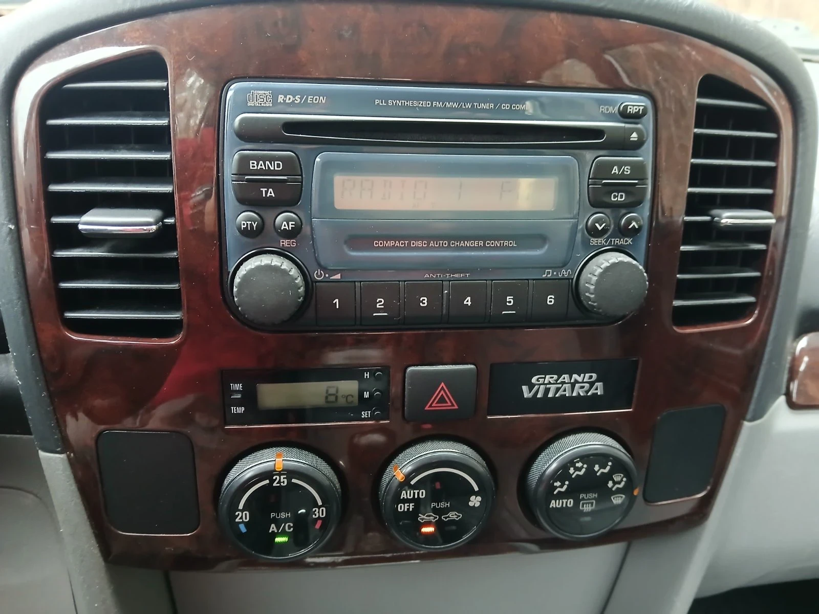 Suzuki Grand vitara, снимка 14 - Автомобили и джипове - 54008737