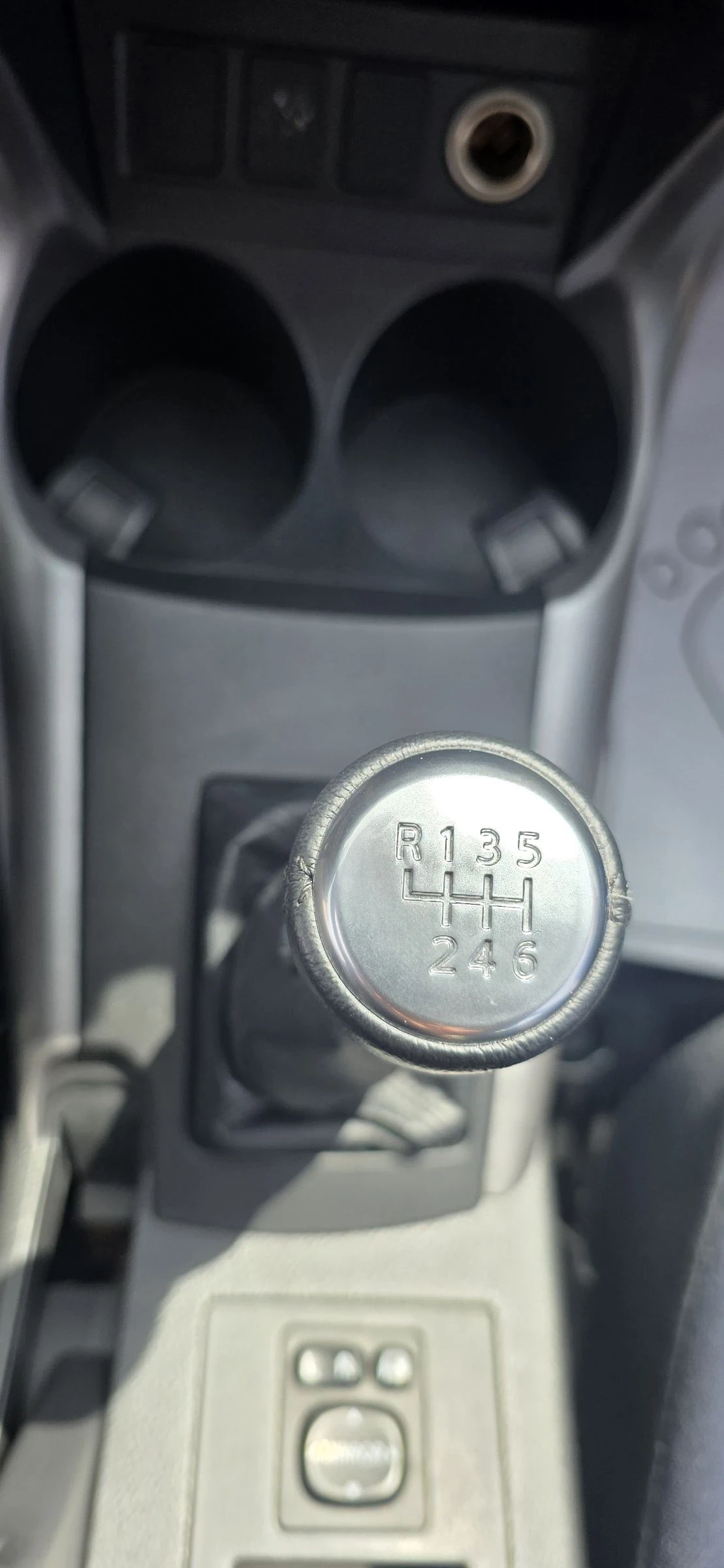 Toyota Rav4 2.2 D-4D / 6ск / 4x4, снимка 11 - Автомобили и джипове - 54115743