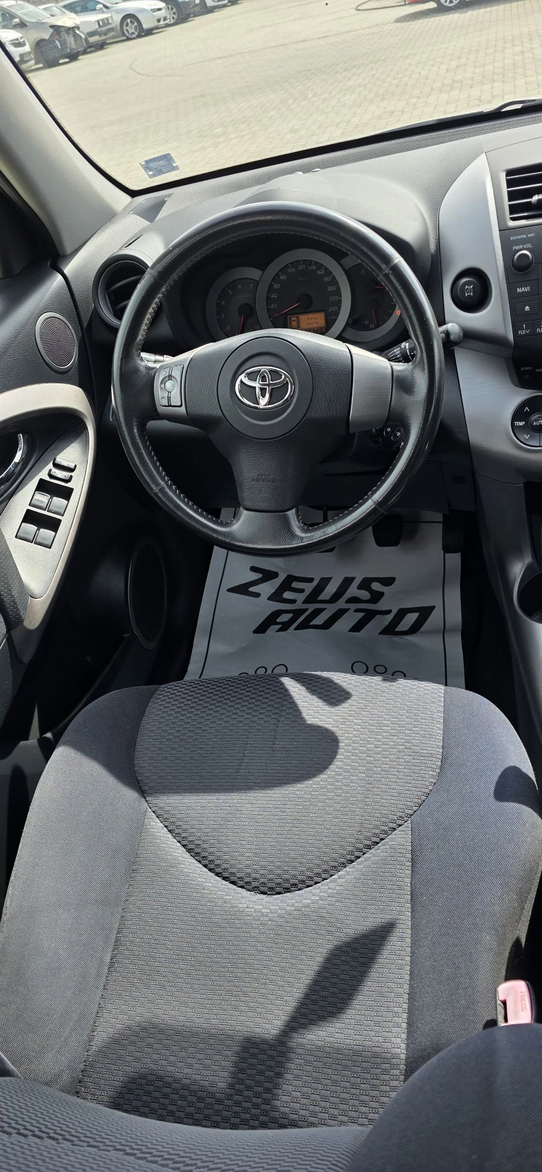 Toyota Rav4 2.2 D-4D / 6ск / 4x4, снимка 8 - Автомобили и джипове - 54115743