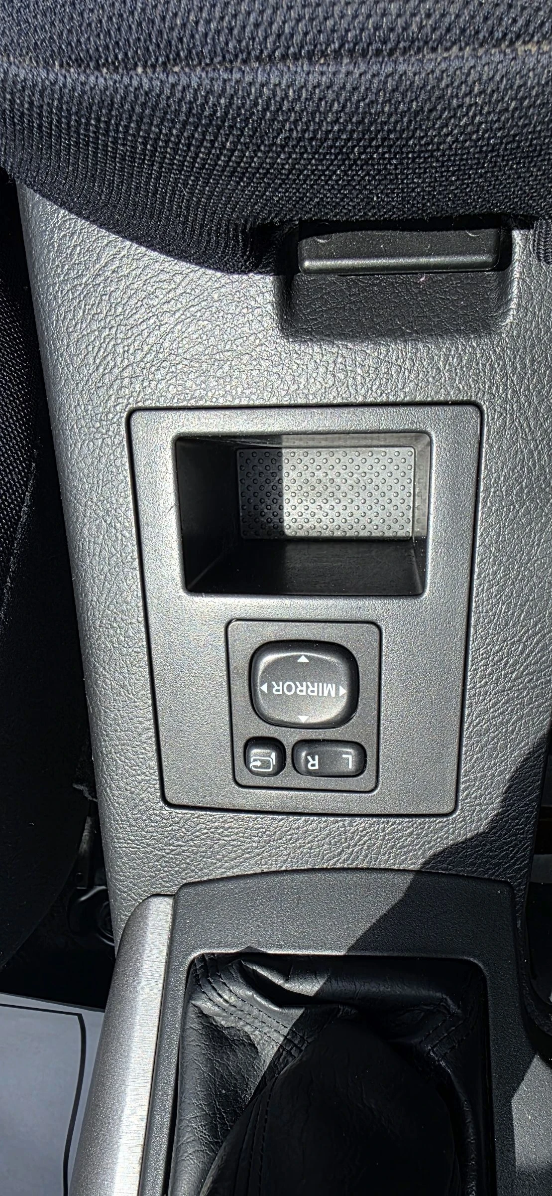 Toyota Rav4 2.2 D-4D / 6ск / 4x4, снимка 14 - Автомобили и джипове - 54115743