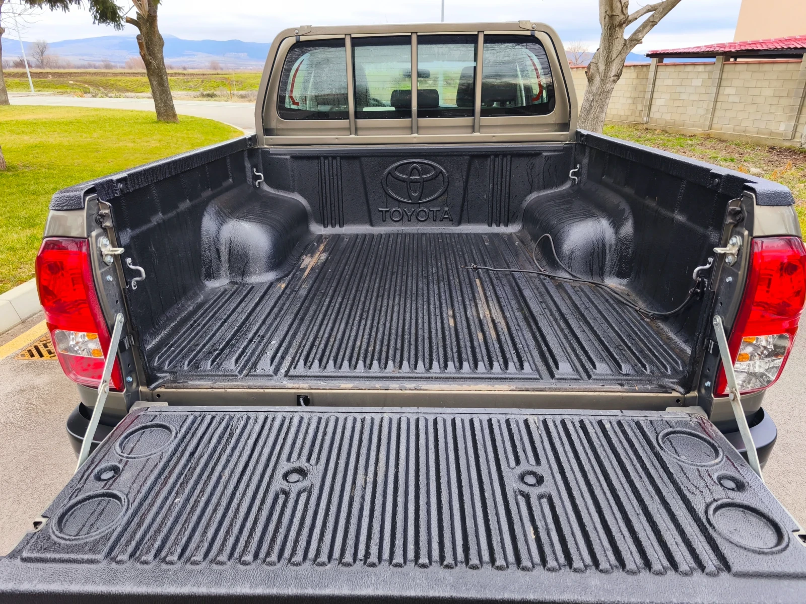 Toyota Hilux 2.4 Double cab 4x4 New, снимка 9 - Автомобили и джипове - 56060440
