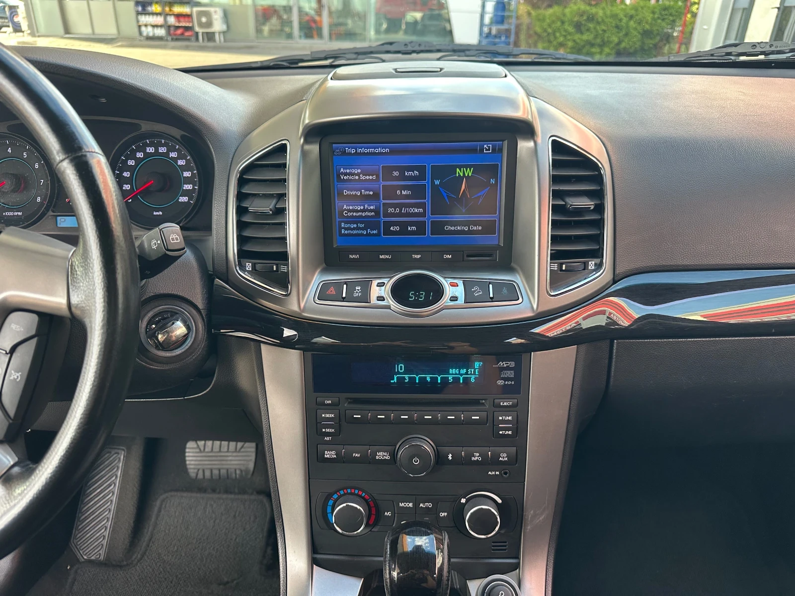 Chevrolet Captiva 2.4 Газ Автоматик 7-местен, снимка 9 - Автомобили и джипове - 56230712