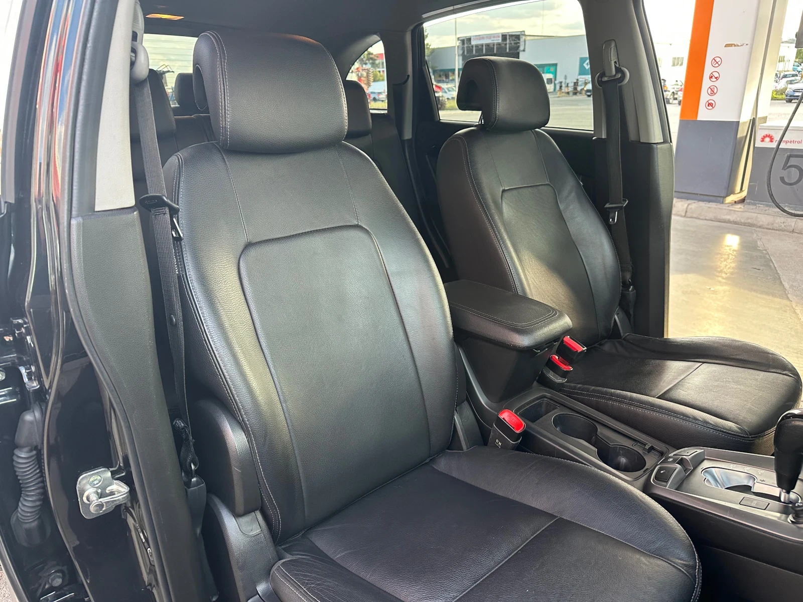 Chevrolet Captiva 2.4 Газ Автоматик 7-местен, снимка 14 - Автомобили и джипове - 56230712