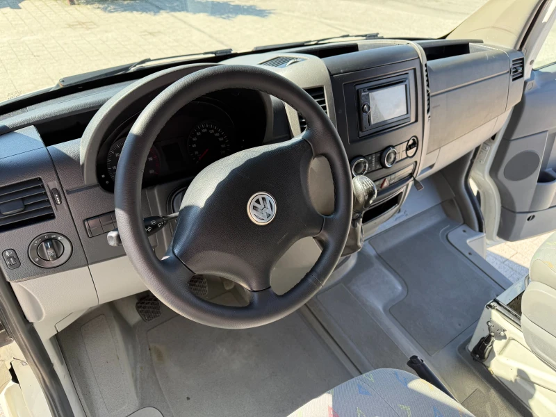 VW Crafter 2.5TDI Клима L2H1 , снимка 11 - Бусове и автобуси - 50093953