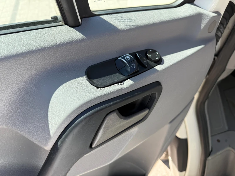 VW Crafter 2.5TDI Клима L2H1 , снимка 12 - Бусове и автобуси - 50093953