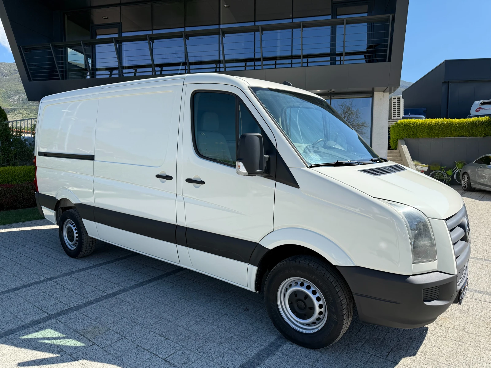 VW Crafter 2.5TDI Клима L2H1  - изображение 2