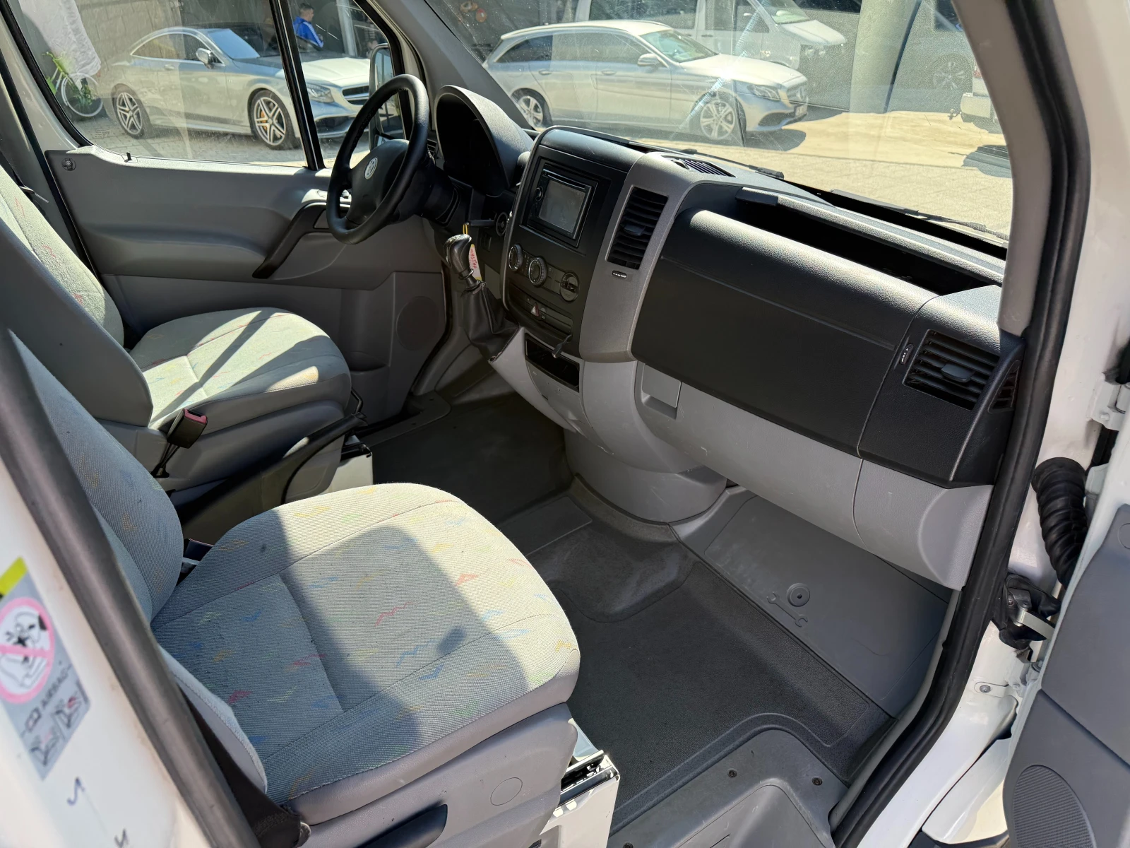 VW Crafter 2.5TDI Клима L2H1  - изображение 8