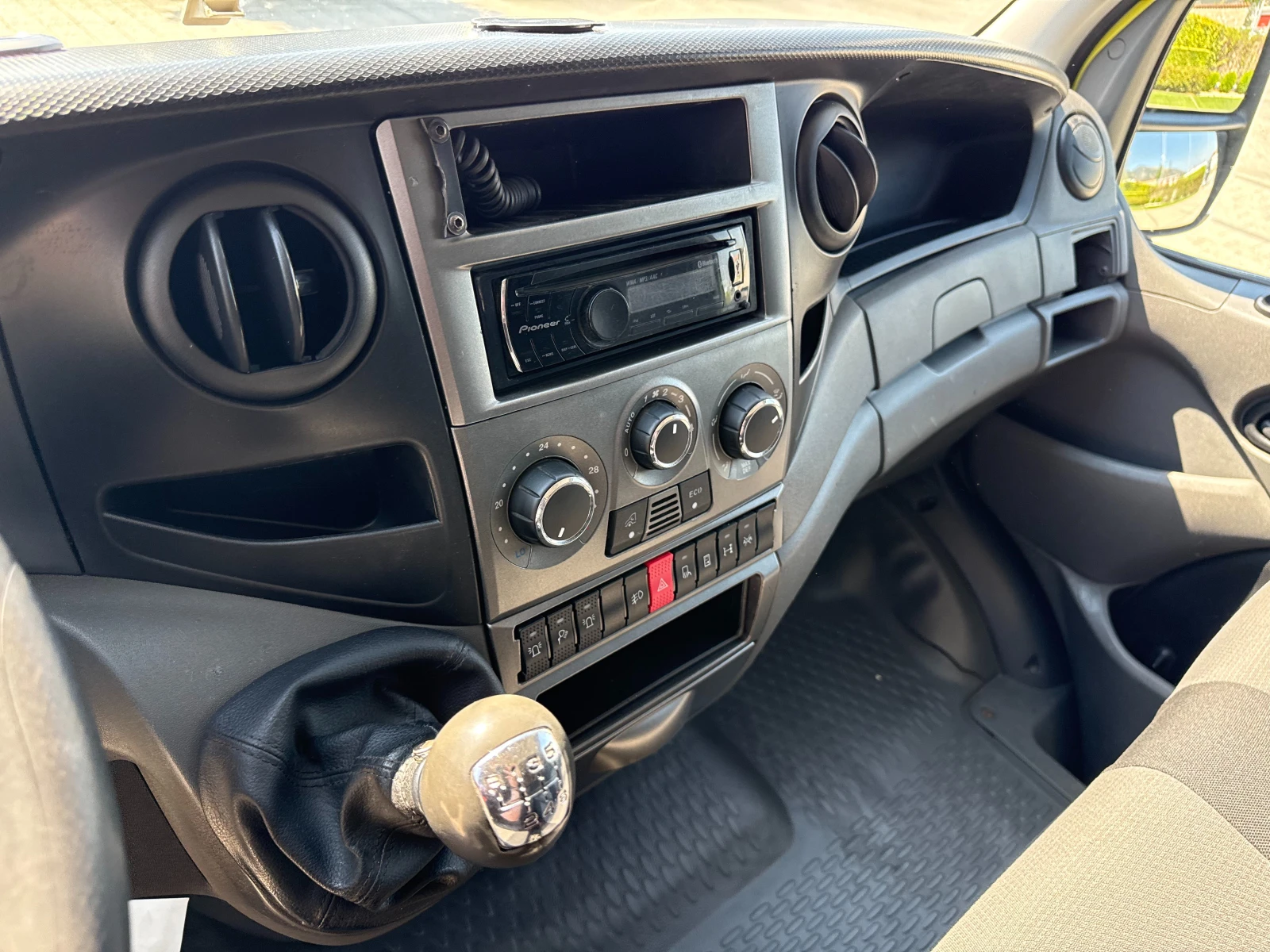 Iveco Daily 35C17 3.0HPI до 3.5т. Клима Euro 5  L2H2 , снимка 16 - Бусове и автобуси - 55752665