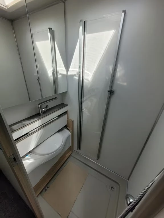 Кемпер Frankia NEO AL-KO Mercedes-Benz , снимка 5 - Каравани и кемпери - 54079870