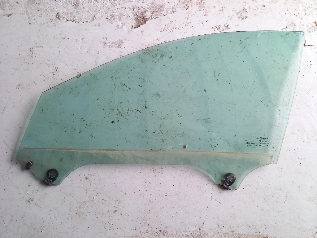 Стъкло предно ляво Рено Лагуна хечбек 