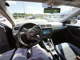VW Jetta 1.6 TDI DSG Highline - ГАРАЖЕН /закупен от БГ/, снимка 2