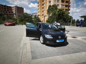 VW Jetta 1.6 TDI DSG Highline - ГАРАЖЕН /закупен от БГ/, снимка 5