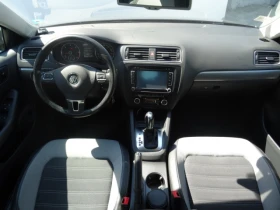 VW Jetta 1.6 TDI DSG Highline - ГАРАЖЕН /закупен от БГ/, снимка 14