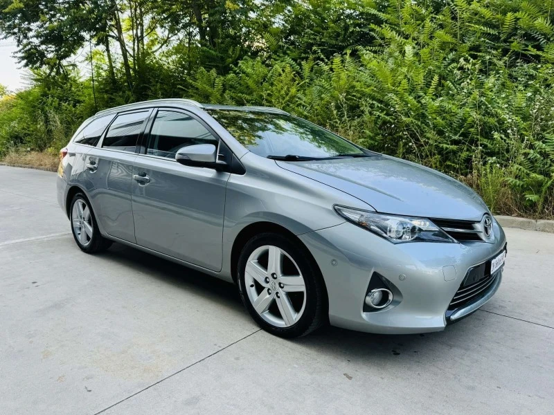 Toyota Auris 1.6i Touring, снимка 1 - Автомобили и джипове - 47433482