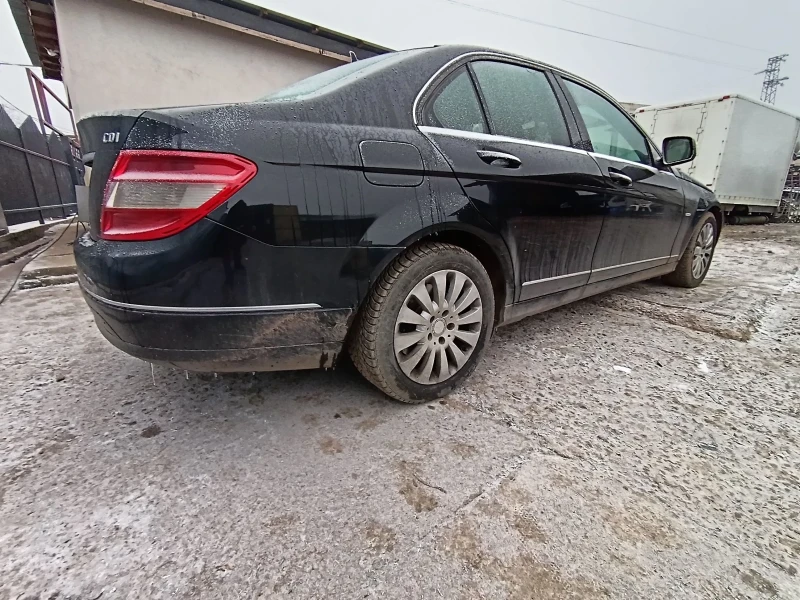 Mercedes-Benz C 220, снимка 5 - Автомобили и джипове - 48516947