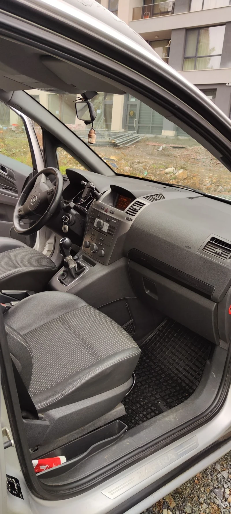 Opel Zafira 1.6 ФАБР МЕТАН С ГАЗ ОБСЛУЖЕНА, снимка 8 - Автомобили и джипове - 53239475