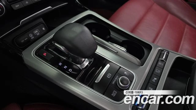 Kia Stinger 3.3 GT 2WD| 360| HEAD UP| LEXICON| PANO| ОБДУХВАНE, снимка 9 - Автомобили и джипове - 55818198