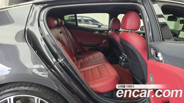 Kia Stinger 3.3 GT 2WD| 360| HEAD UP| LEXICON| PANO| ОБДУХВАНE, снимка 13 - Автомобили и джипове - 55818198