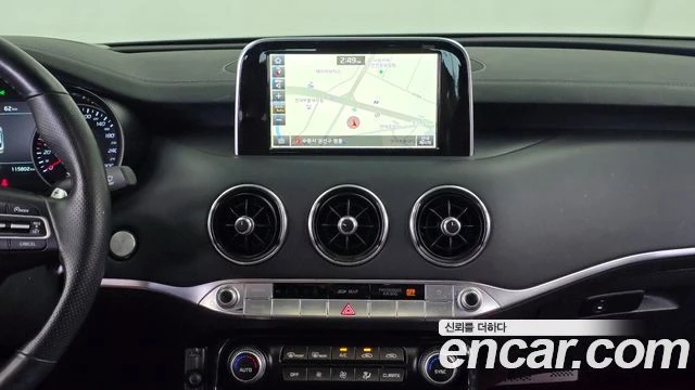Kia Stinger 3.3 GT 2WD| 360| HEAD UP| LEXICON| PANO| ОБДУХВАНE, снимка 8 - Автомобили и джипове - 55818198