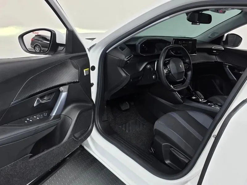 Peugeot 2008, снимка 10 - Автомобили и джипове - 56688443