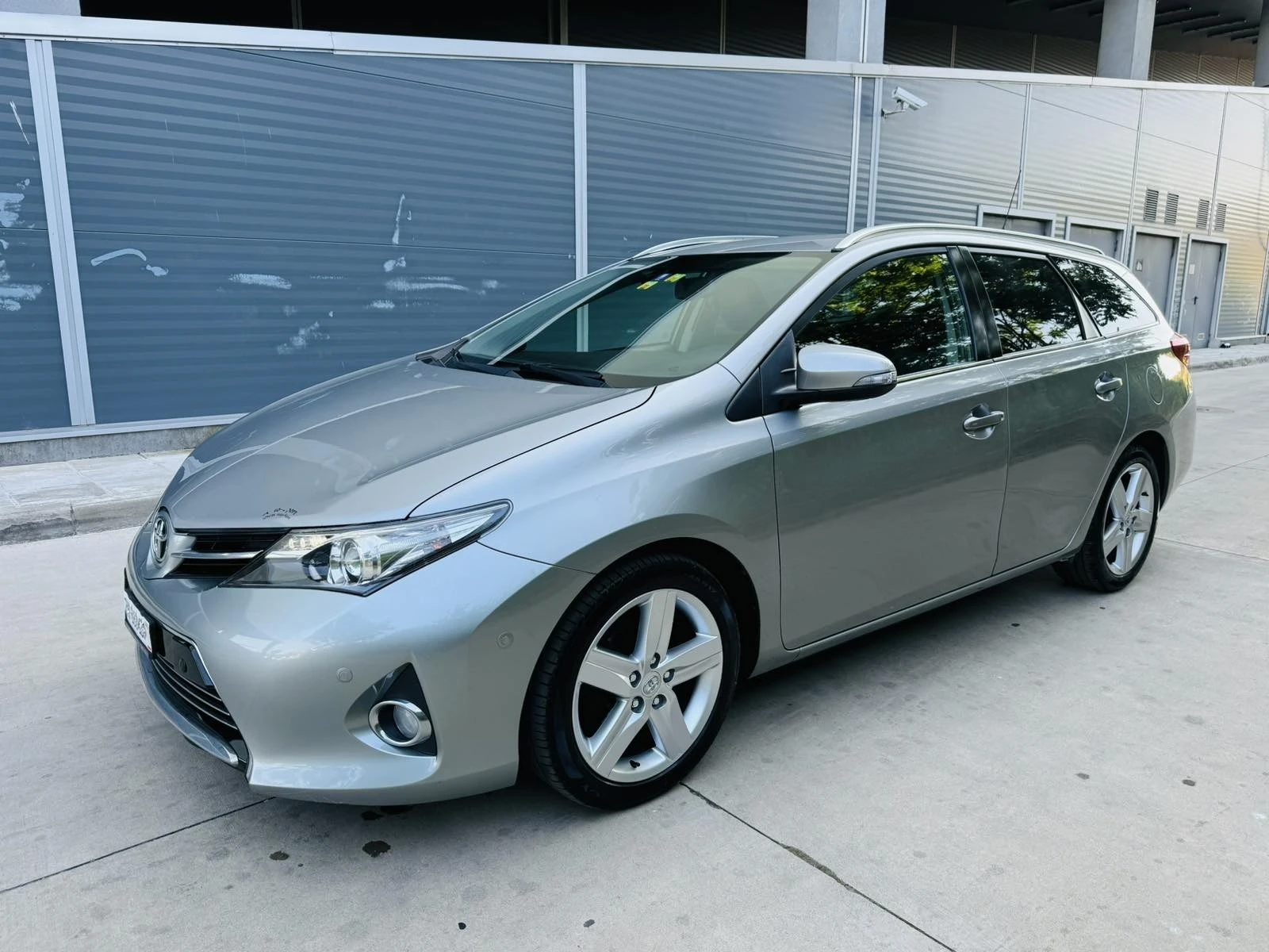 Toyota Auris 1.6i Touring - изображение 2