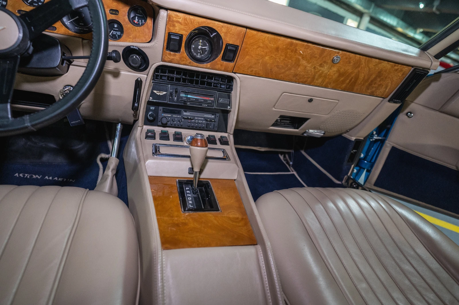 Aston Martin  V8 Volante | Mobile.bg   13