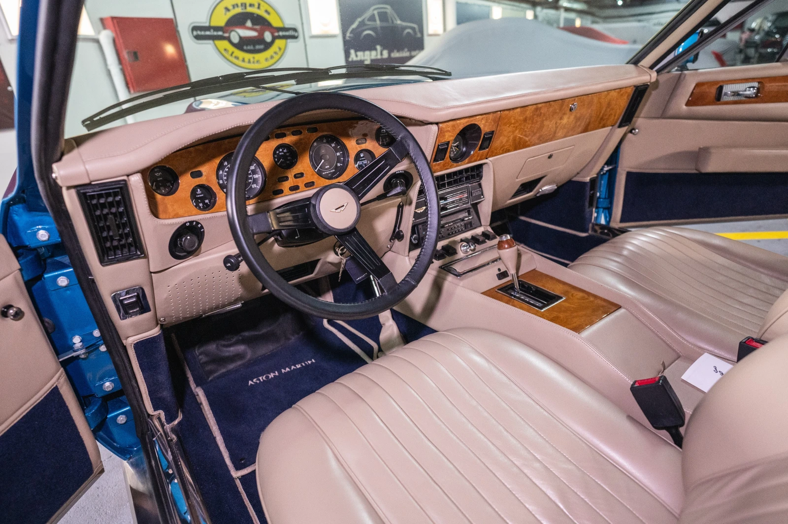 Aston Martin  V8 Volante | Mobile.bg   11