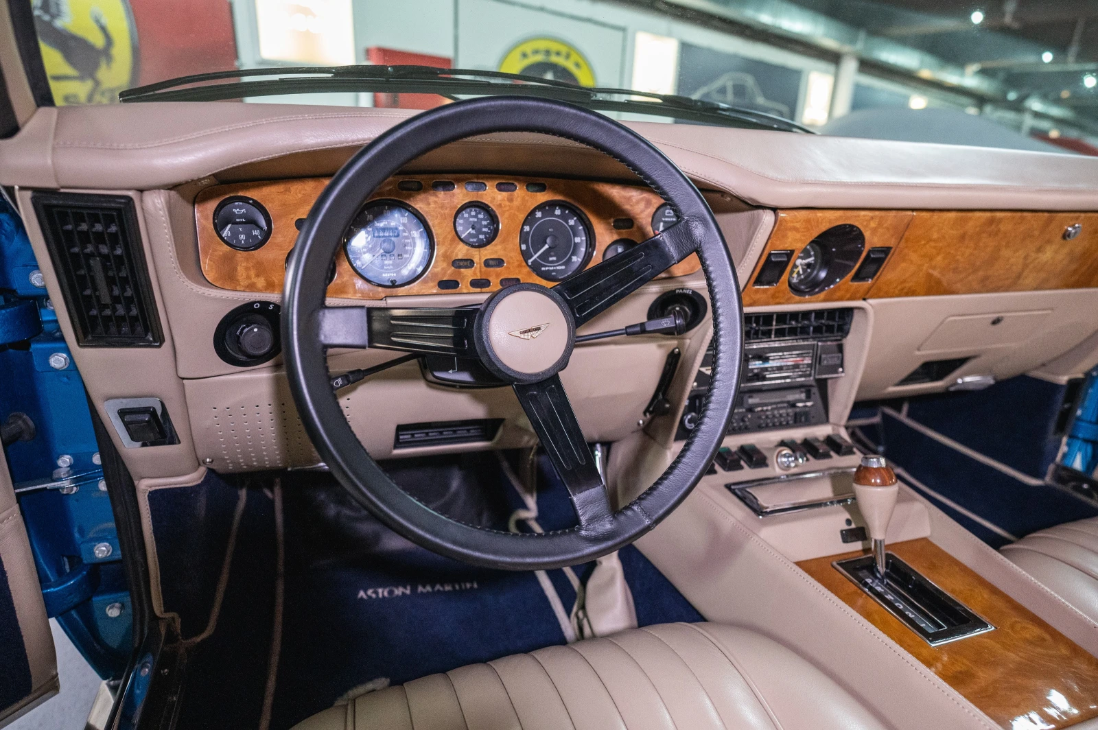 Aston Martin  V8 Volante | Mobile.bg   12