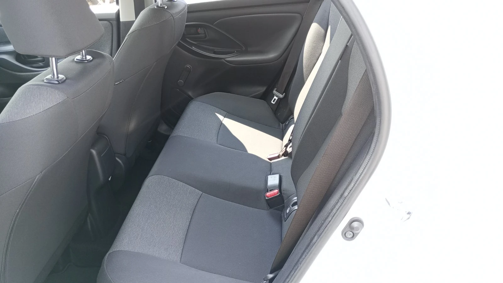 Toyota Yaris 1.5 (93 кс) Hybrid e-CVT - изображение 7