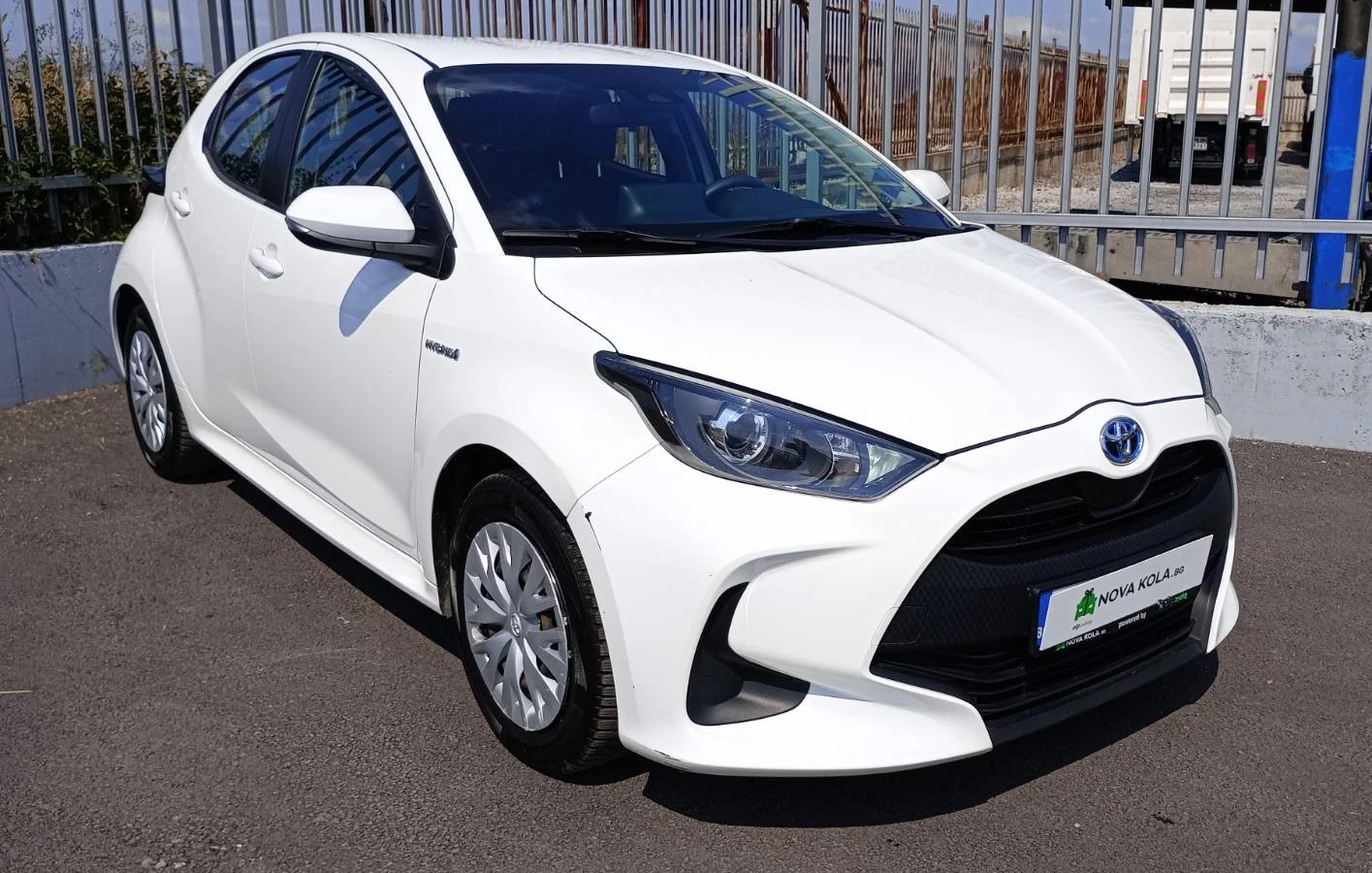 Toyota Yaris 1.5 (93 кс) Hybrid e-CVT - изображение 2