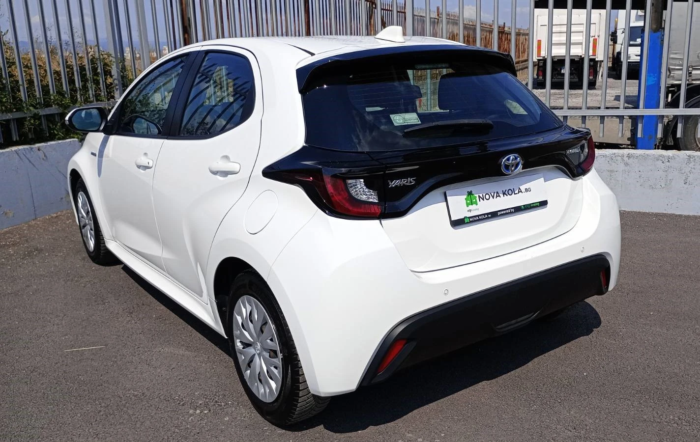 Toyota Yaris 1.5 (93 кс) Hybrid e-CVT - изображение 3