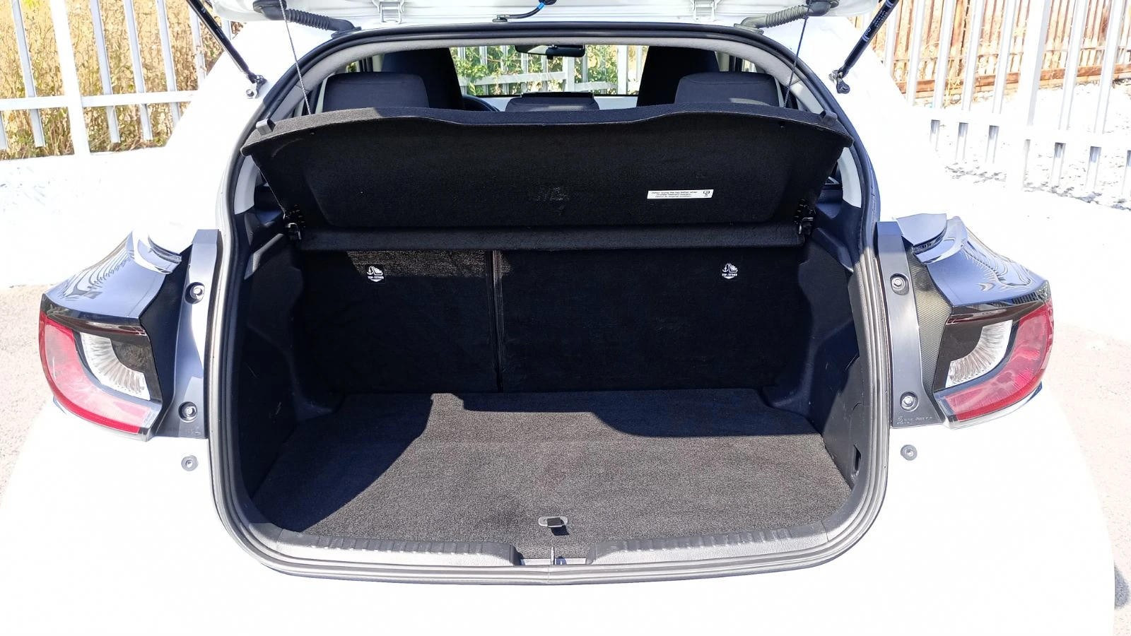 Toyota Yaris 1.5 (93 кс) Hybrid e-CVT - изображение 10