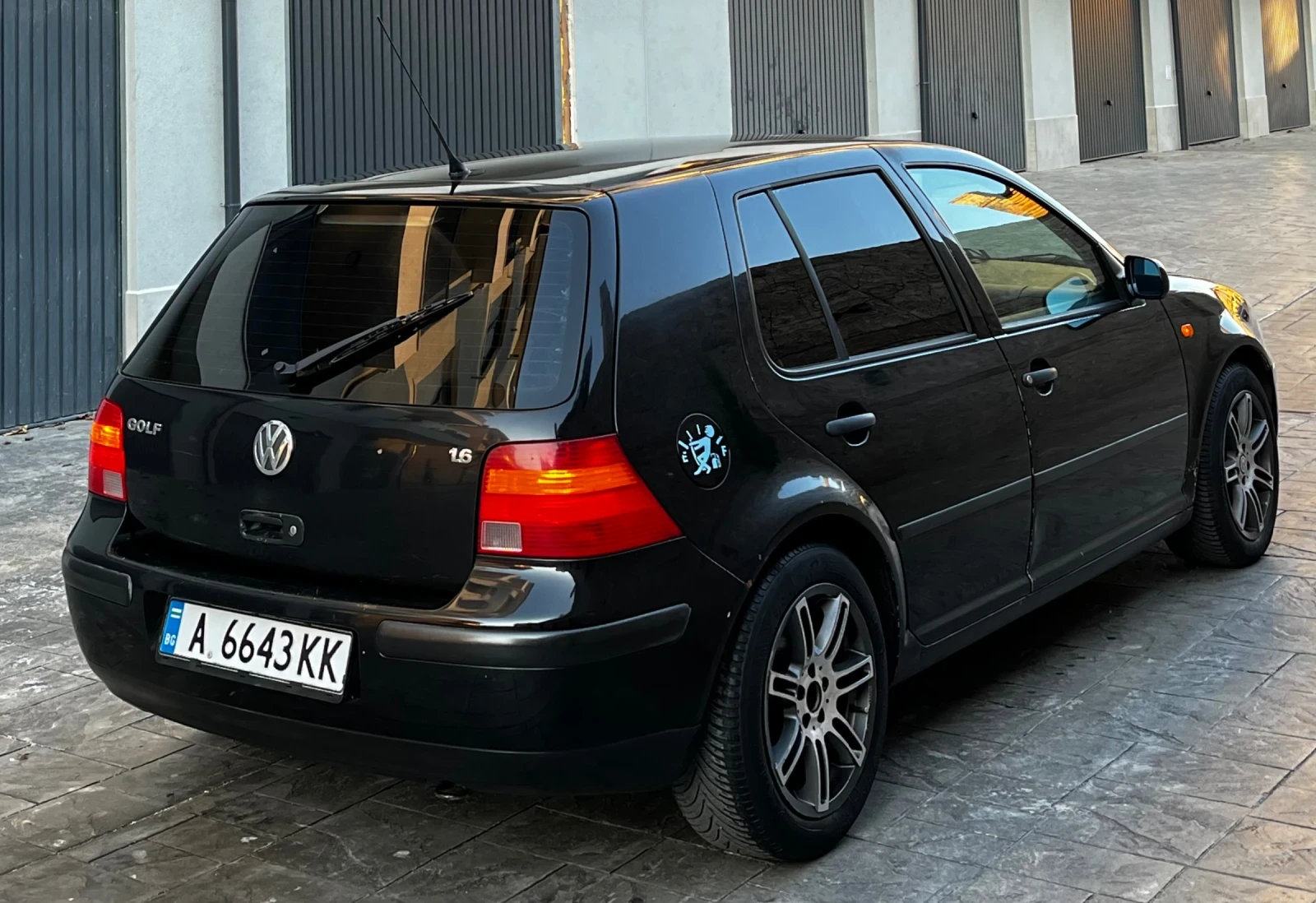 VW Golf 1.6SR/101КС - изображение 7