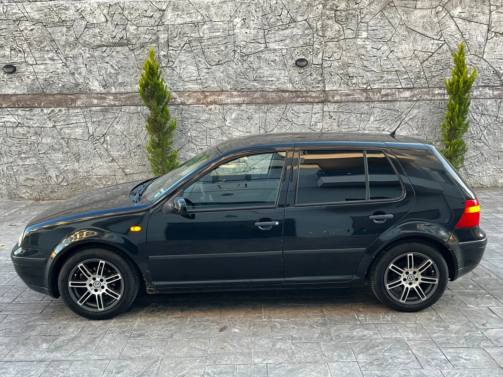 VW Golf 1.6SR/101КС - изображение 4