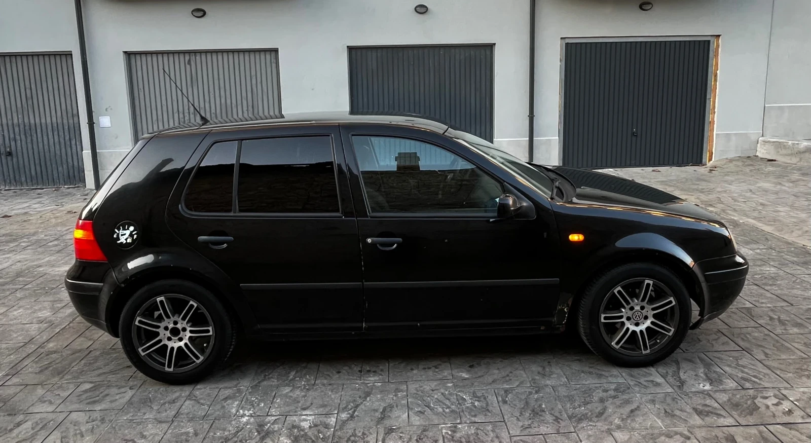 VW Golf 1.6SR/101КС - изображение 8