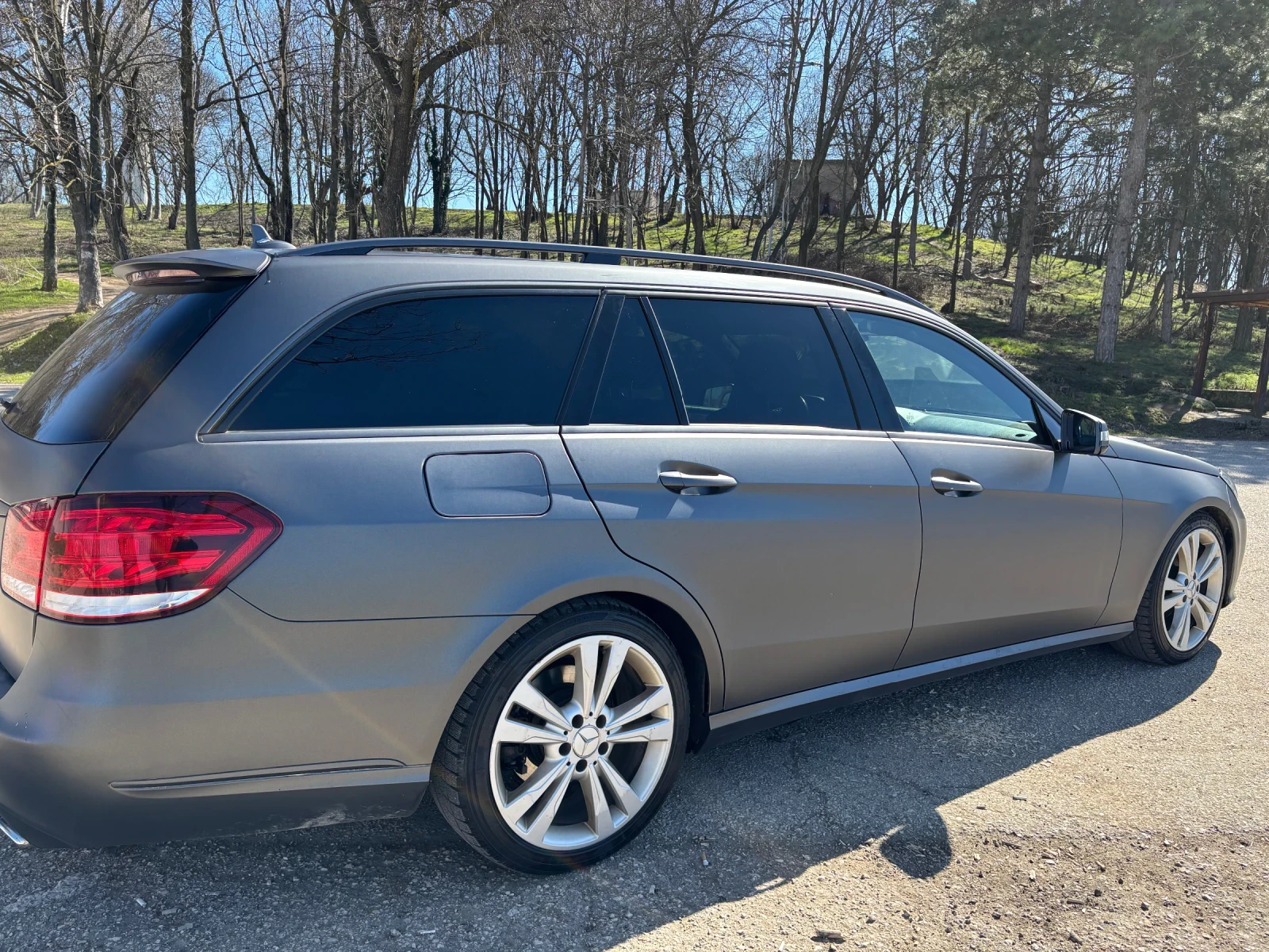 Mercedes-Benz E 220 T Avantgarde, снимка 5 - Автомобили и джипове - 53826383